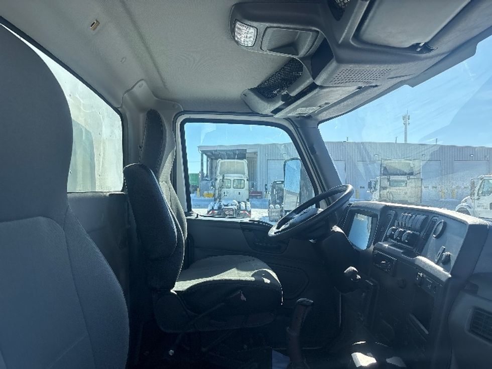 Medium Duty Box Truck-Light and Medium Duty Trucks-International-2020-MV607-Ottawa-ON-373,015\n\t\tkm-$ 47,750 - Image 22