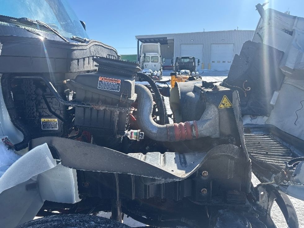 Medium Duty Box Truck-Light and Medium Duty Trucks-International-2020-MV607-Ottawa-ON-373,015\n\t\tkm-$ 47,750 - Image 24