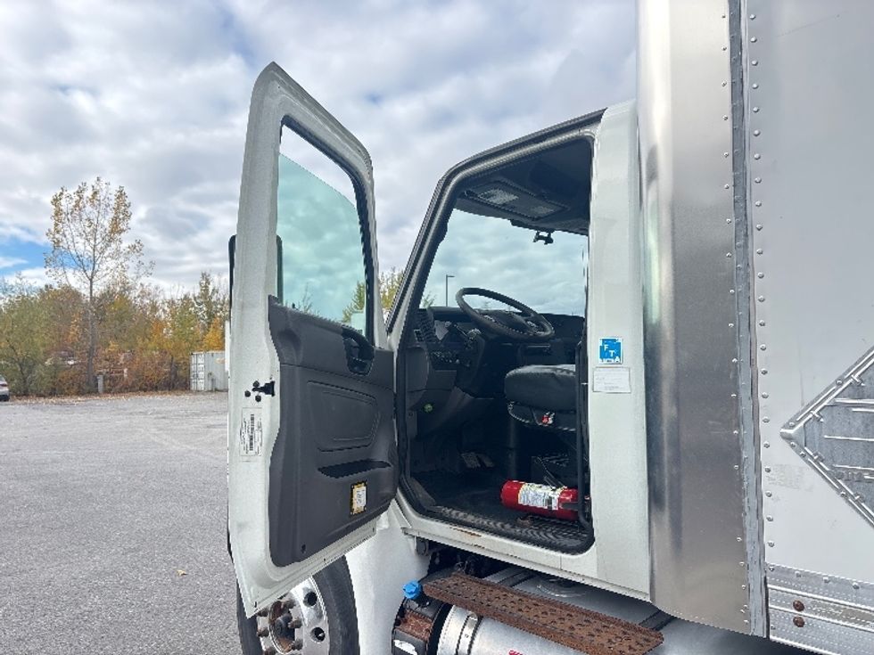 Medium Duty Box Truck-Light and Medium Duty Trucks-International-2020-MV607-Ottawa-ON-458,840\n\t\tkm-$ 30,500 - Image 16