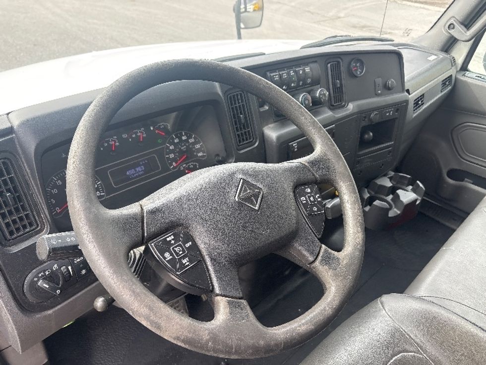 Medium Duty Box Truck-Light and Medium Duty Trucks-International-2020-MV607-Ottawa-ON-458,840\n\t\tkm-$ 30,500 - Image 17