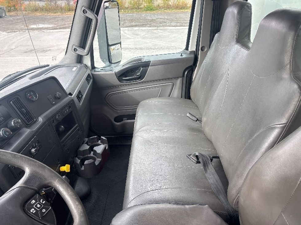 Medium Duty Box Truck-Light and Medium Duty Trucks-International-2020-MV607-Ottawa-ON-458,840\n\t\tkm-$ 30,500 - Image 19