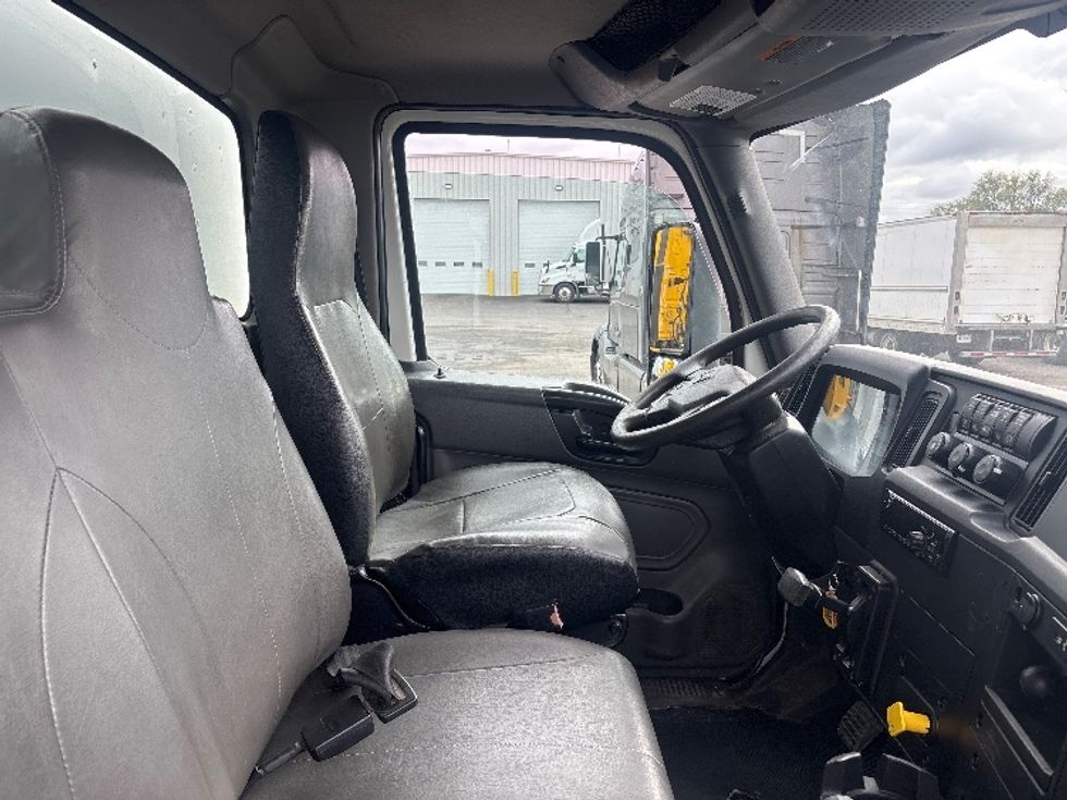 Medium Duty Box Truck-Light and Medium Duty Trucks-International-2020-MV607-Ottawa-ON-458,840\n\t\tkm-$ 30,500 - Image 22