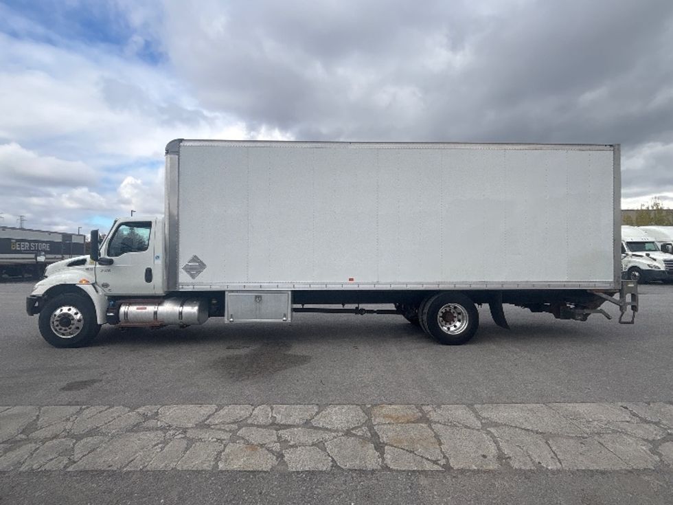 Medium Duty Box Truck-Light and Medium Duty Trucks-International-2020-MV607-Ottawa-ON-458,840\n\t\tkm-$ 30,500 - Image 4