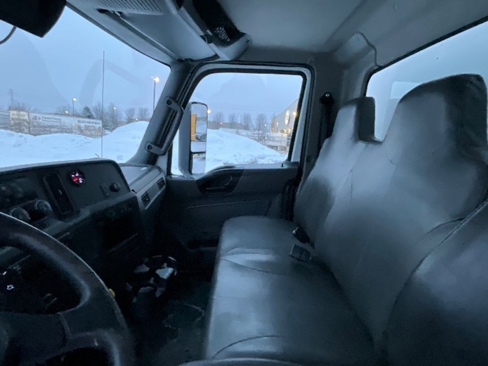 Medium Duty Box Truck-Light and Medium Duty Trucks-International-2020-MV607-Ottawa-ON-511,145\n\t\tkm-$ 26,250 - Image 18