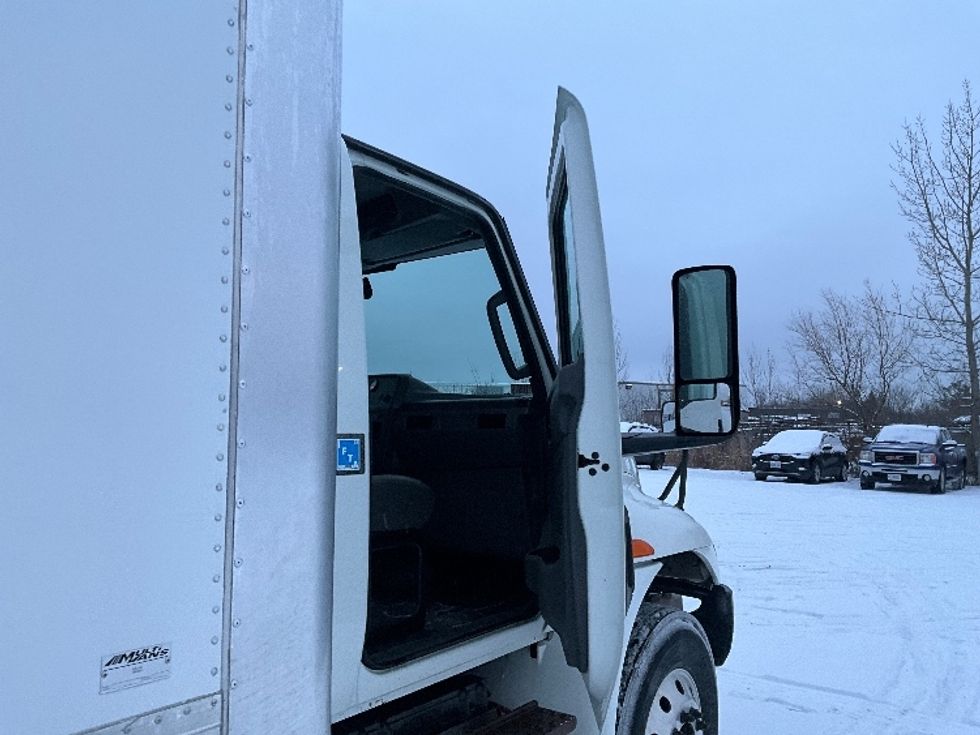Medium Duty Box Truck-Light and Medium Duty Trucks-International-2020-MV607-Ottawa-ON-511,145\n\t\tkm-$ 26,250 - Image 19