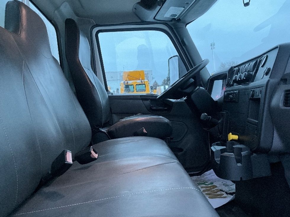 Medium Duty Box Truck-Light and Medium Duty Trucks-International-2020-MV607-Ottawa-ON-511,145\n\t\tkm-$ 26,250 - Image 21