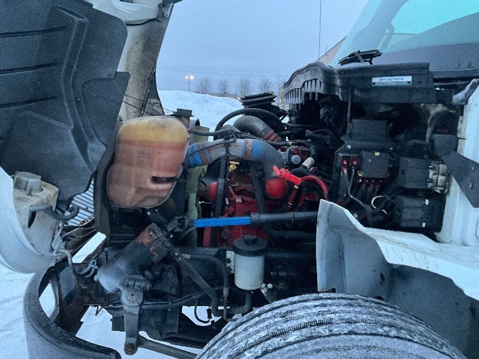 Medium Duty Box Truck-Light and Medium Duty Trucks-International-2020-MV607-Ottawa-ON-511,145\n\t\tkm-$ 26,250 - Image 23