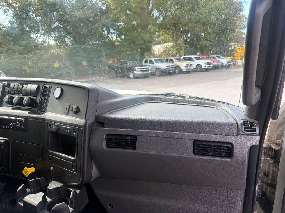 Medium Duty Box Truck-Light and Medium Duty Trucks-International-2020-MV607-Panama City-FL-100,465\n\t\tmiles-$ 64,250 - Image 21