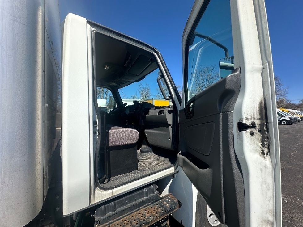 Medium Duty Box Truck-Light and Medium Duty Trucks-International-2020-MV607-Parsippany-NJ-130,764\n\t\tmiles-$ 52,250 - Image 20