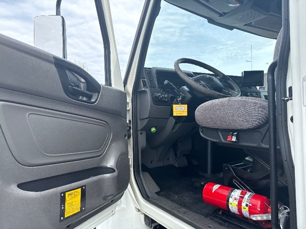 Medium Duty Box Truck-Light and Medium Duty Trucks-International-2020-MV607-Parsippany-NJ-171,549\n\t\tmiles-$ 48,000 - Image 16
