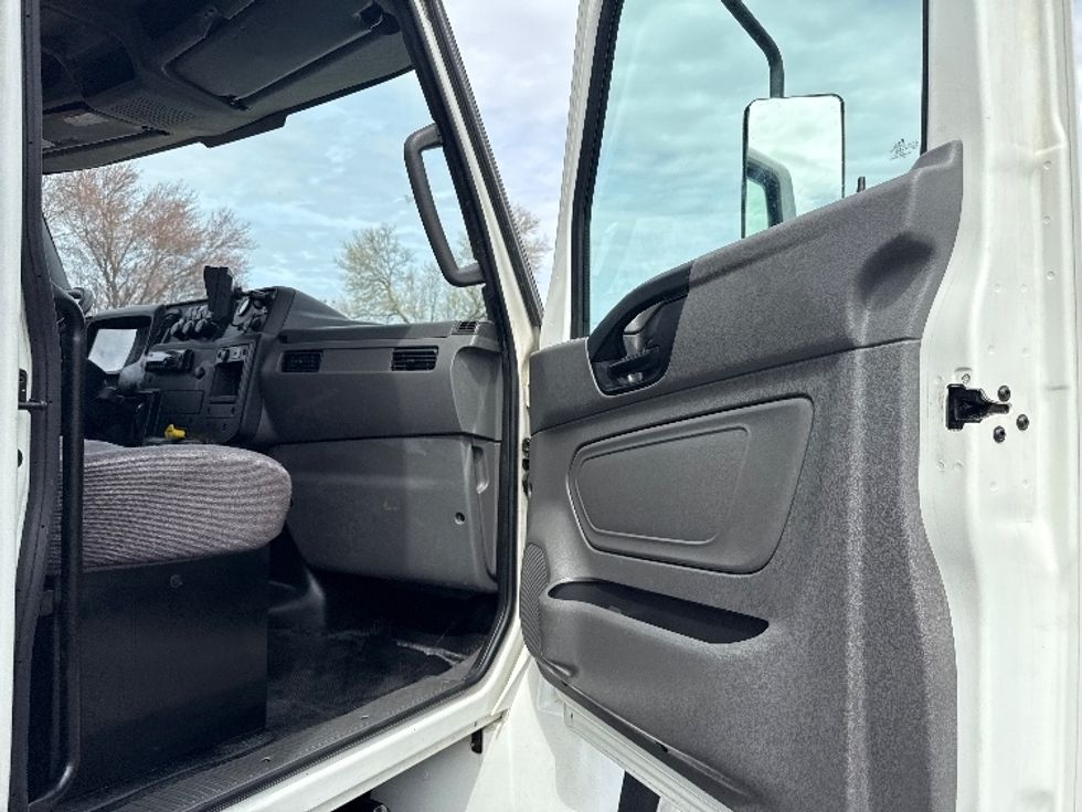 Medium Duty Box Truck-Light and Medium Duty Trucks-International-2020-MV607-Parsippany-NJ-171,549\n\t\tmiles-$ 48,000 - Image 20