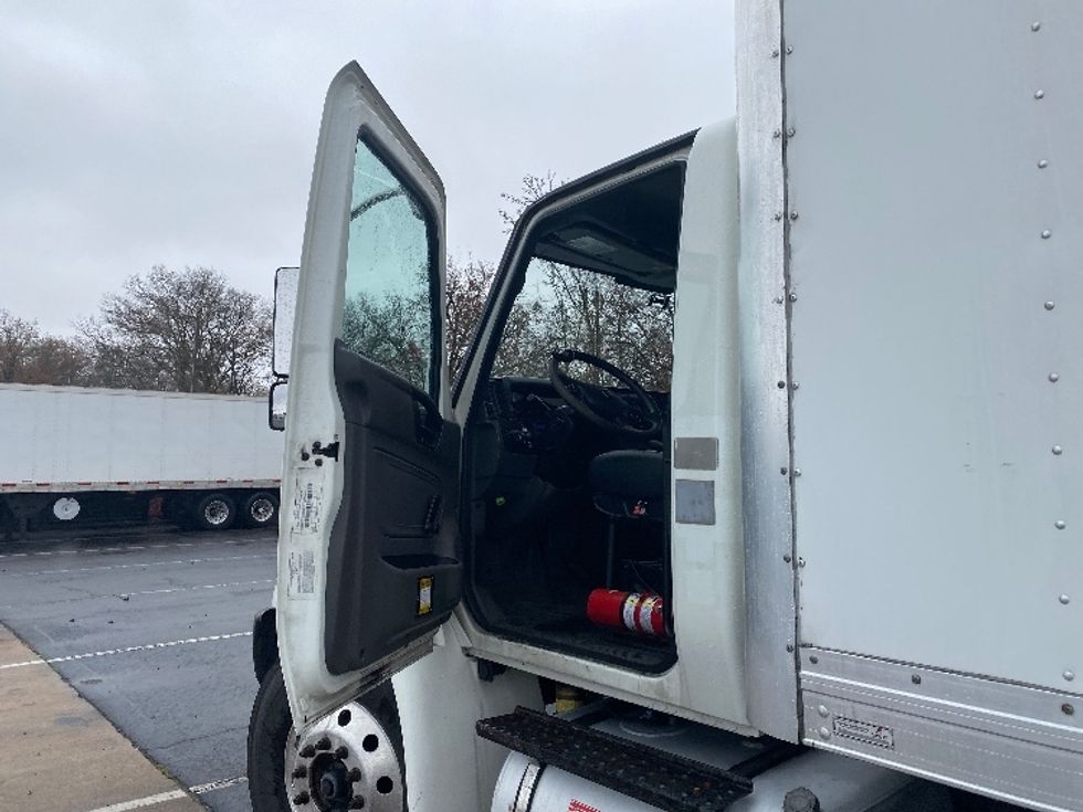 Medium Duty Box Truck-Light and Medium Duty Trucks-International-2020-MV607-Parsippany-NJ-205,861\n\t\tmiles-$ 39,500 - Image 16