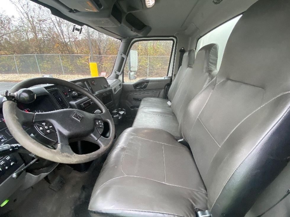 Medium Duty Box Truck-Light and Medium Duty Trucks-International-2020-MV607-Parsippany-NJ-205,861\n\t\tmiles-$ 39,500 - Image 17