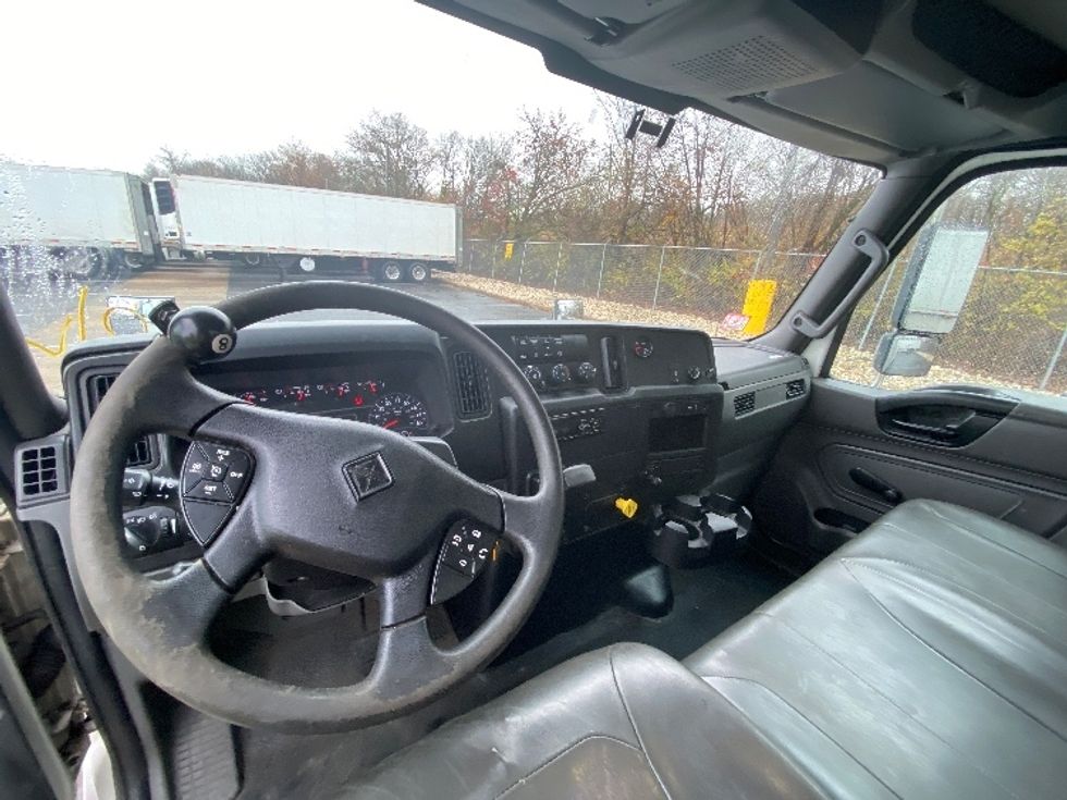 Medium Duty Box Truck-Light and Medium Duty Trucks-International-2020-MV607-Parsippany-NJ-205,861\n\t\tmiles-$ 39,500 - Image 18