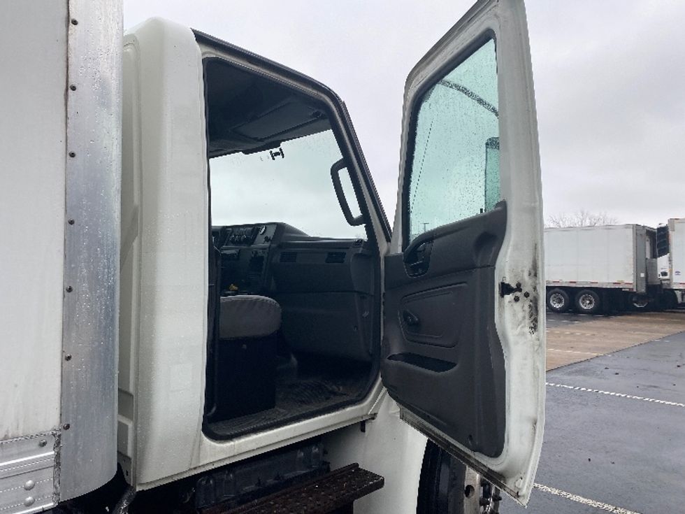 Medium Duty Box Truck-Light and Medium Duty Trucks-International-2020-MV607-Parsippany-NJ-205,861\n\t\tmiles-$ 39,500 - Image 20