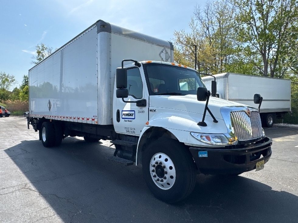 Medium Duty Box Truck-Light and Medium Duty Trucks-International-2020-MV607-Parsippany-NJ-72,650\n\t\tmiles-$ 57,250 - Image 1