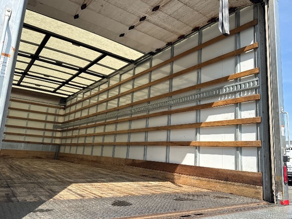 Medium Duty Box Truck-Light and Medium Duty Trucks-International-2020-MV607-Parsippany-NJ-72,650\n\t\tmiles-$ 57,250 - Image 11