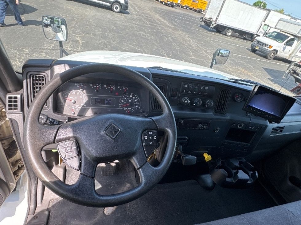 Medium Duty Box Truck-Light and Medium Duty Trucks-International-2020-MV607-Parsippany-NJ-72,650\n\t\tmiles-$ 57,250 - Image 17