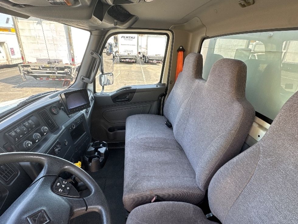 Medium Duty Box Truck-Light and Medium Duty Trucks-International-2020-MV607-Parsippany-NJ-72,650\n\t\tmiles-$ 57,250 - Image 18