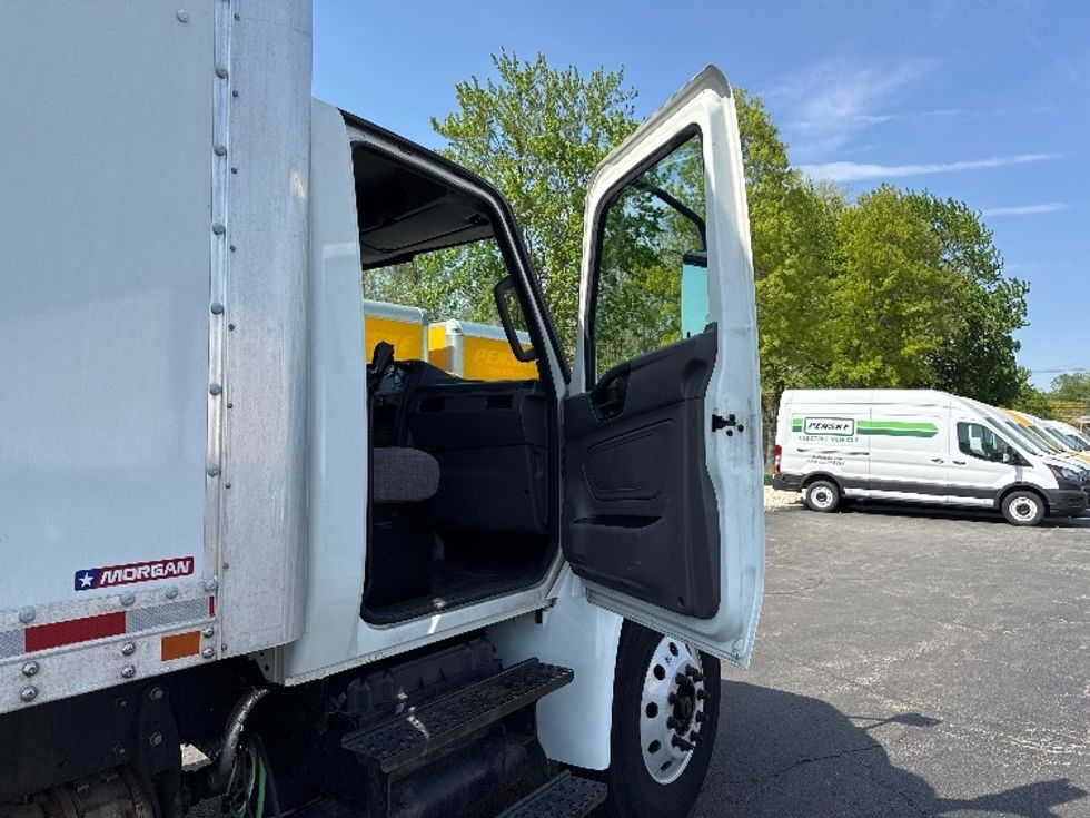Medium Duty Box Truck-Light and Medium Duty Trucks-International-2020-MV607-Parsippany-NJ-72,650\n\t\tmiles-$ 57,250 - Image 19