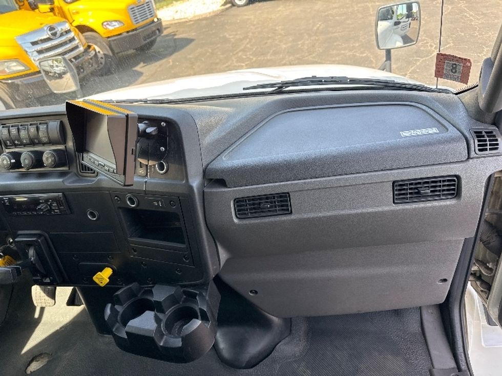 Medium Duty Box Truck-Light and Medium Duty Trucks-International-2020-MV607-Parsippany-NJ-72,650\n\t\tmiles-$ 57,250 - Image 20