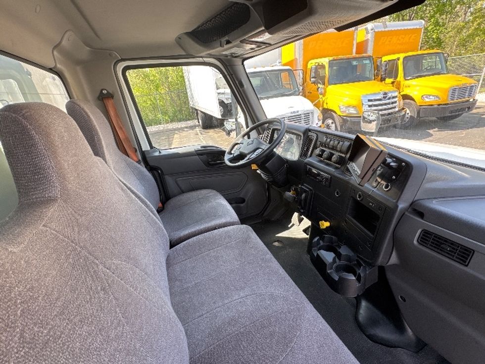 Medium Duty Box Truck-Light and Medium Duty Trucks-International-2020-MV607-Parsippany-NJ-72,650\n\t\tmiles-$ 57,250 - Image 21