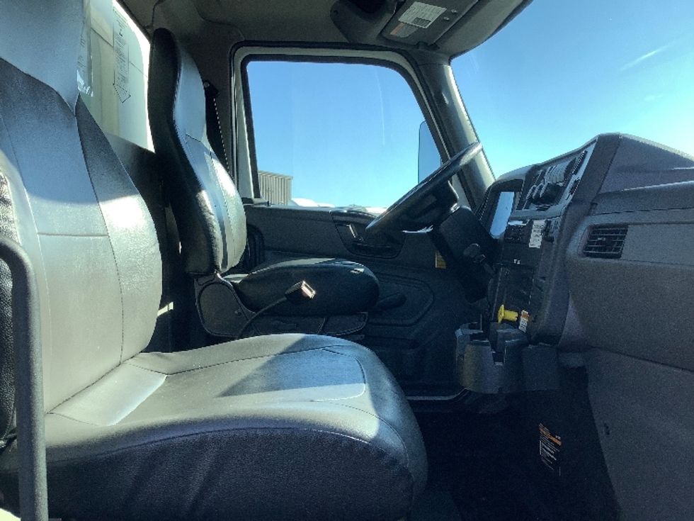 Medium Duty Box Truck-Light and Medium Duty Trucks-International-2020-MV607-Pasco-WA-114,883\n\t\tmiles-$ 54,000 - Image 20