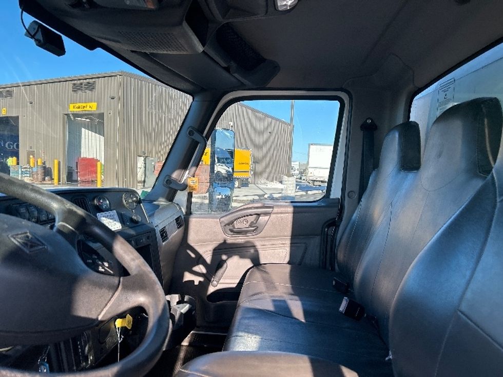 Medium Duty Box Truck-Light and Medium Duty Trucks-International-2020-MV607-Pasco-WA-164,940\n\t\tmiles-$ 53,250 - Image 19