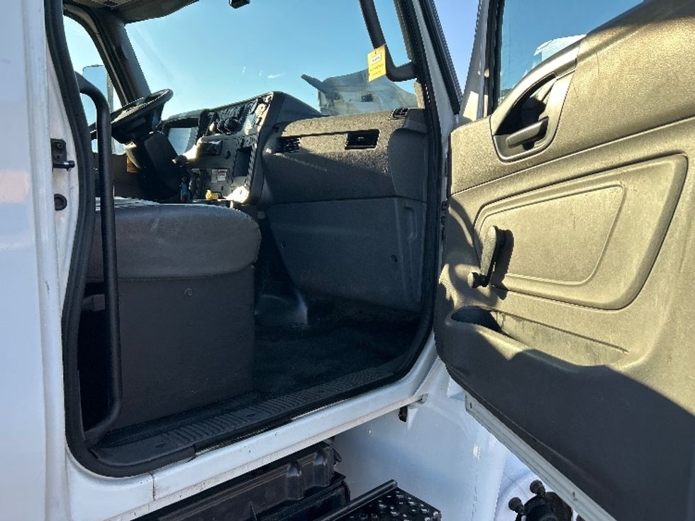 Medium Duty Box Truck-Light and Medium Duty Trucks-International-2020-MV607-Pasco-WA-164,940\n\t\tmiles-$ 53,250 - Image 20