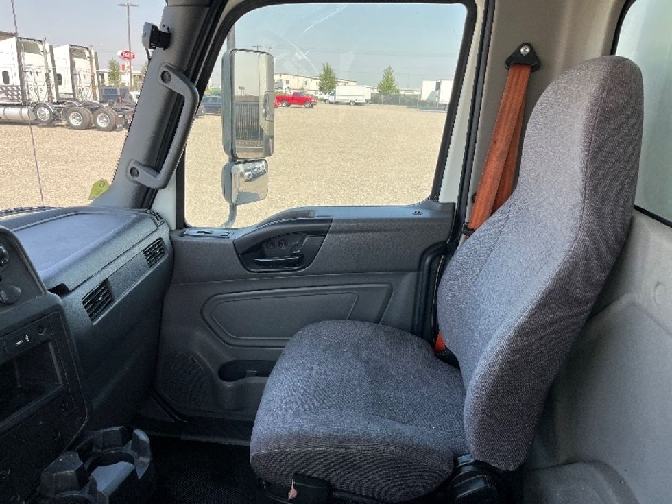 Medium Duty Box Truck-Light and Medium Duty Trucks-International-2020-MV607-Pasco-WA-181,368\n\t\tmiles-$ 39,500 - Image 19