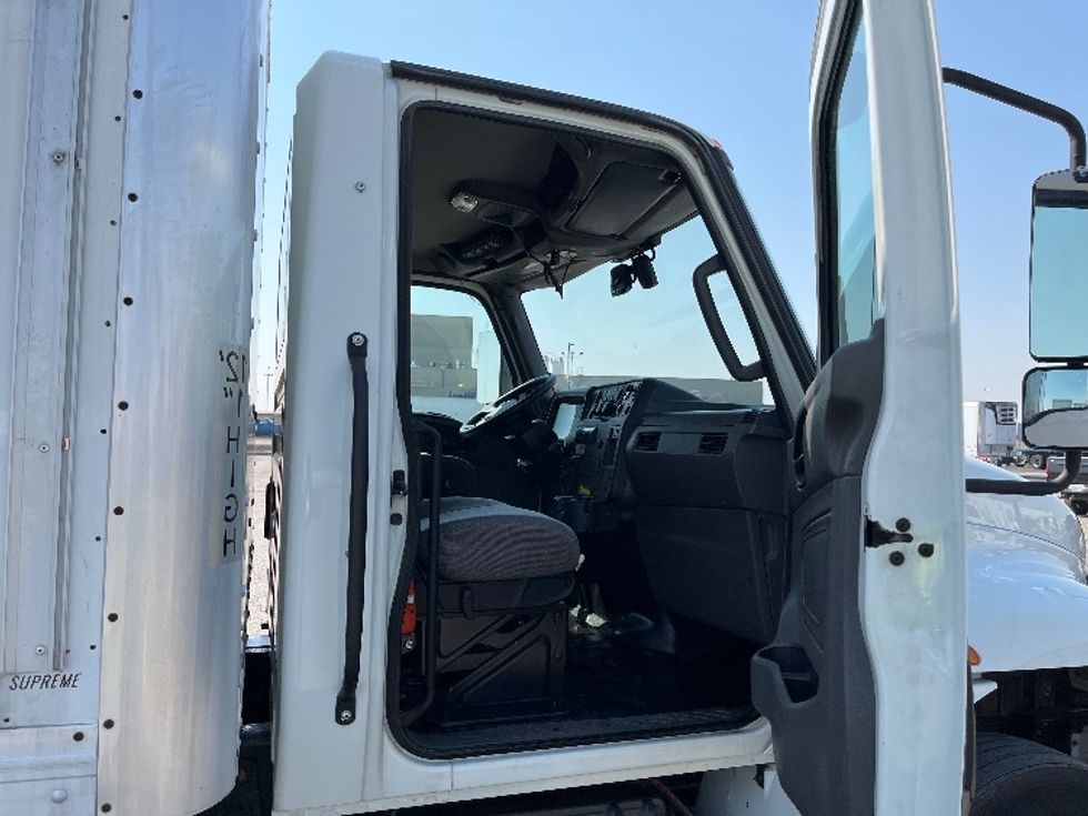 Medium Duty Box Truck-Light and Medium Duty Trucks-International-2020-MV607-Pasco-WA-181,368\n\t\tmiles-$ 39,500 - Image 20