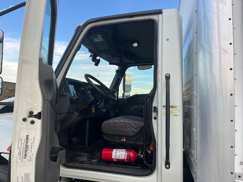 Medium Duty Box Truck-Light and Medium Duty Trucks-International-2020-MV607-Pasco-WA-181,371\n\t\tmiles-$ 39,500 - Image 16