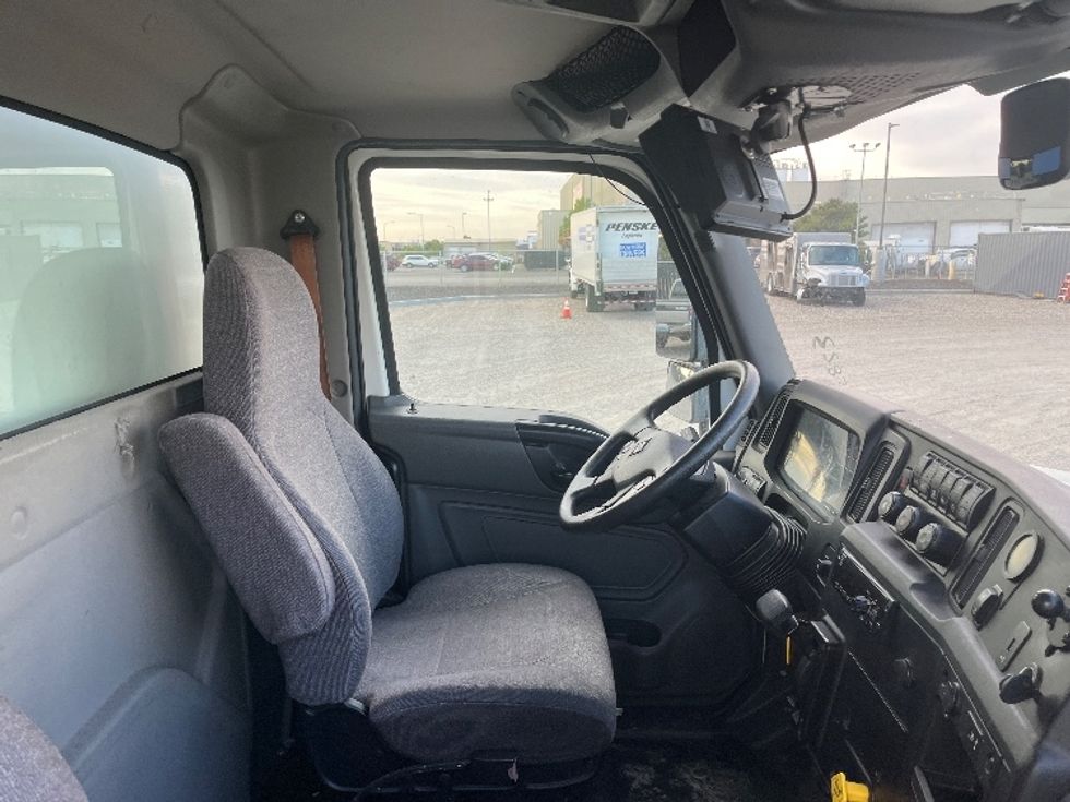 Medium Duty Box Truck-Light and Medium Duty Trucks-International-2020-MV607-Pasco-WA-181,371\n\t\tmiles-$ 39,500 - Image 22