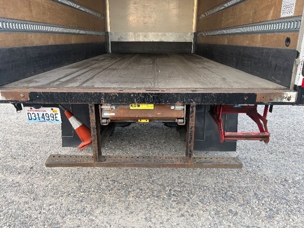 Medium Duty Box Truck-Light and Medium Duty Trucks-International-2020-MV607-Pasco-WA-181,371\n\t\tmiles-$ 39,500 - Image 9