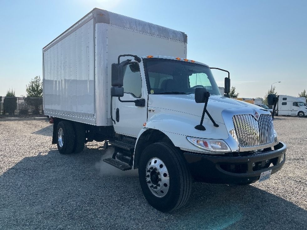 Medium Duty Box Truck-Light and Medium Duty Trucks-International-2020-MV607-Pasco-WA-195,606\n\t\tmiles-$ 39,250 - Image 1