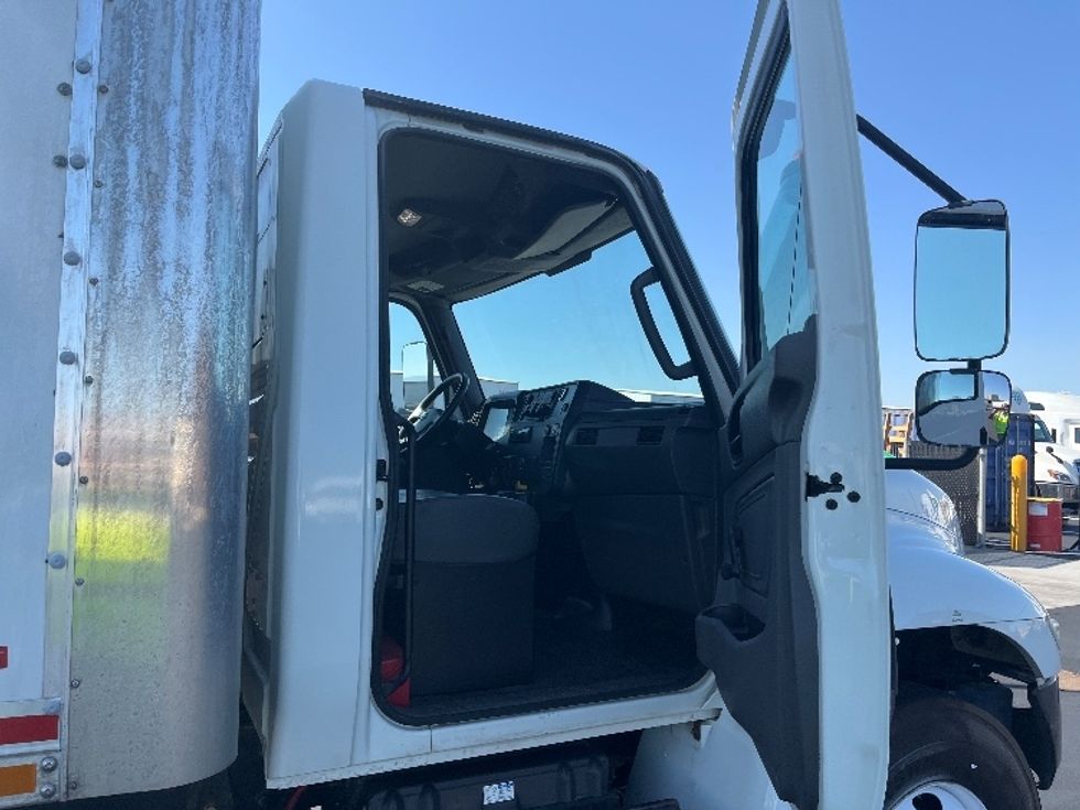 Medium Duty Box Truck-Light and Medium Duty Trucks-International-2020-MV607-Pasco-WA-326,322\n\t\tmiles-$ 21,750 - Image 19