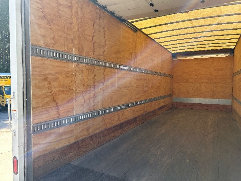 Medium Duty Box Truck-Light and Medium Duty Trucks-International-2020-MV607-Pell City-AL-152,050\n\t\tmiles-$ 63,000 - Image 11
