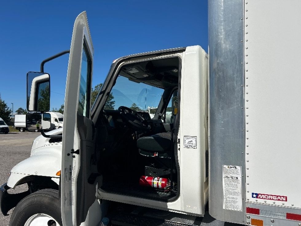 Medium Duty Box Truck-Light and Medium Duty Trucks-International-2020-MV607-Pell City-AL-152,050\n\t\tmiles-$ 63,000 - Image 16