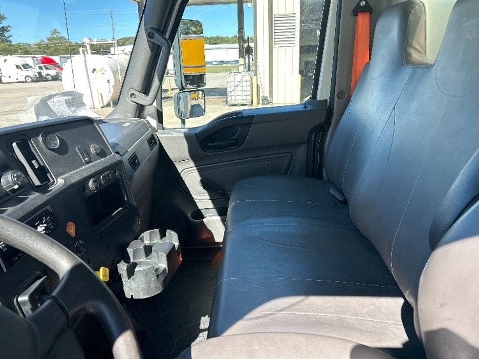 Medium Duty Box Truck-Light and Medium Duty Trucks-International-2020-MV607-Pell City-AL-152,050\n\t\tmiles-$ 63,000 - Image 19