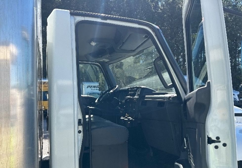 Medium Duty Box Truck-Light and Medium Duty Trucks-International-2020-MV607-Pell City-AL-152,050\n\t\tmiles-$ 63,000 - Image 20