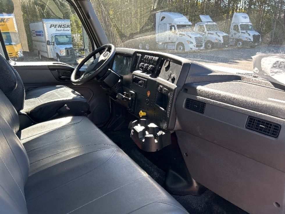 Medium Duty Box Truck-Light and Medium Duty Trucks-International-2020-MV607-Pell City-AL-152,050\n\t\tmiles-$ 63,000 - Image 21