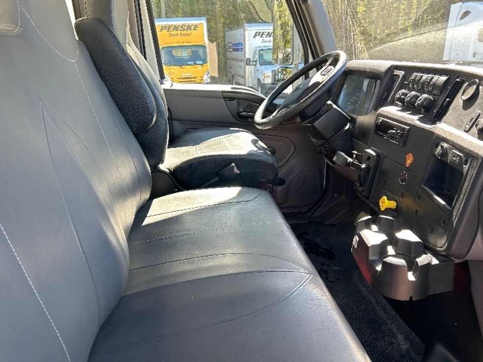 Medium Duty Box Truck-Light and Medium Duty Trucks-International-2020-MV607-Pell City-AL-152,050\n\t\tmiles-$ 63,000 - Image 22
