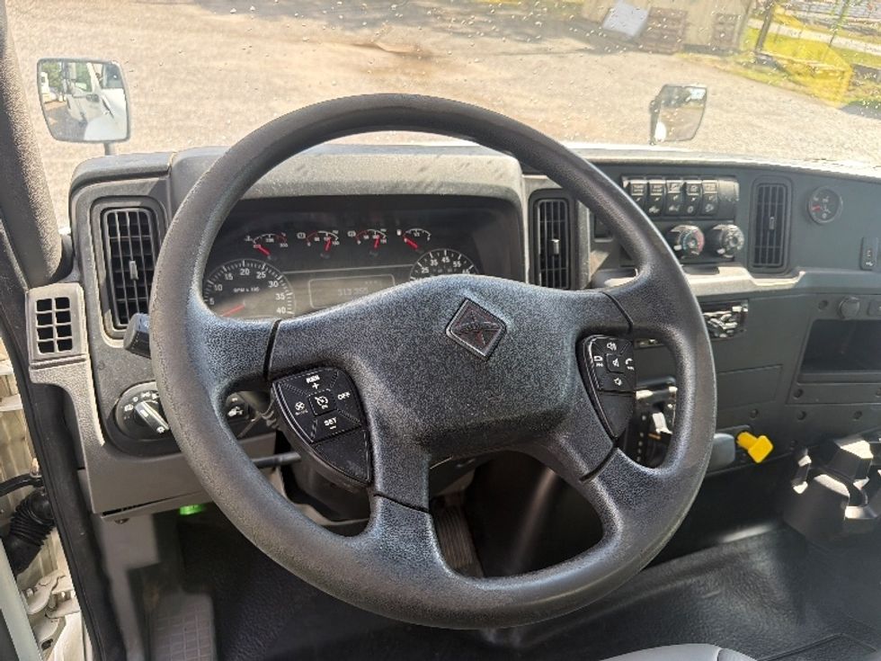 Medium Duty Box Truck-Light and Medium Duty Trucks-International-2020-MV607-Pensacola-FL-313,294\n\t\tmiles-$ 32,000 - Image 17