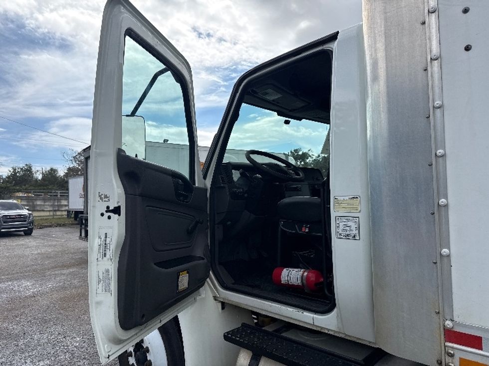 Medium Duty Box Truck-Light and Medium Duty Trucks-International-2020-MV607-Pensacola-FL-406,518\n\t\tmiles-$ 23,000 - Image 15