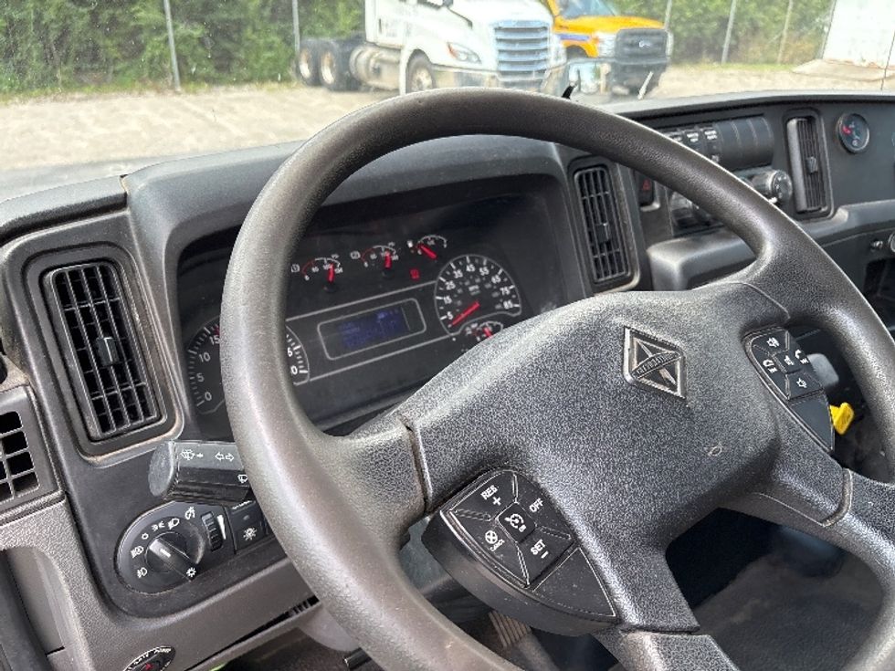 Medium Duty Box Truck-Light and Medium Duty Trucks-International-2020-MV607-Perrysburg-OH-138,921\n\t\tmiles-$ 51,000 - Image 17