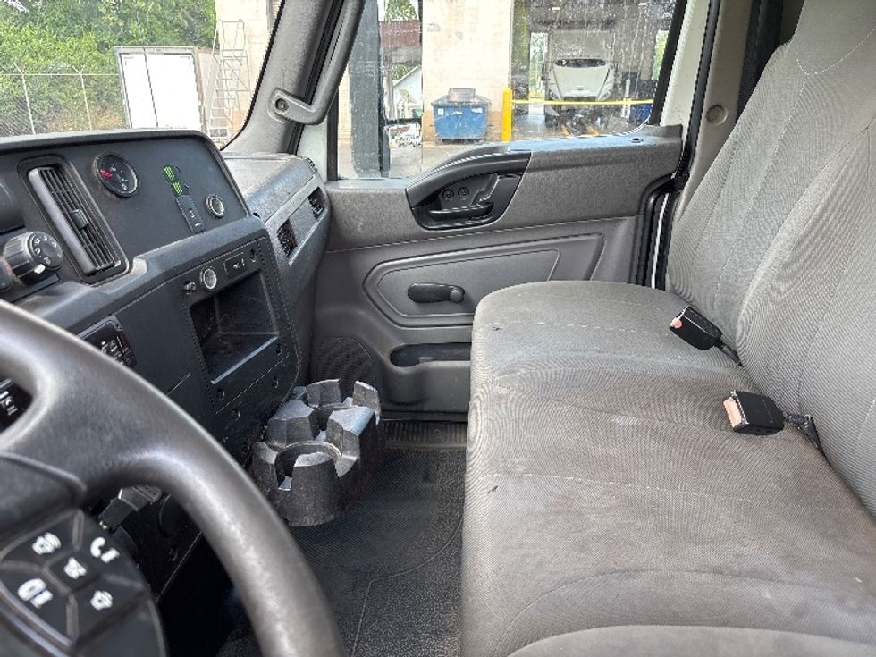 Medium Duty Box Truck-Light and Medium Duty Trucks-International-2020-MV607-Perrysburg-OH-138,921\n\t\tmiles-$ 51,000 - Image 19