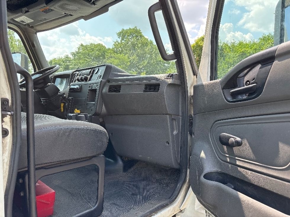 Medium Duty Box Truck-Light and Medium Duty Trucks-International-2020-MV607-Perrysburg-OH-138,921\n\t\tmiles-$ 51,000 - Image 20