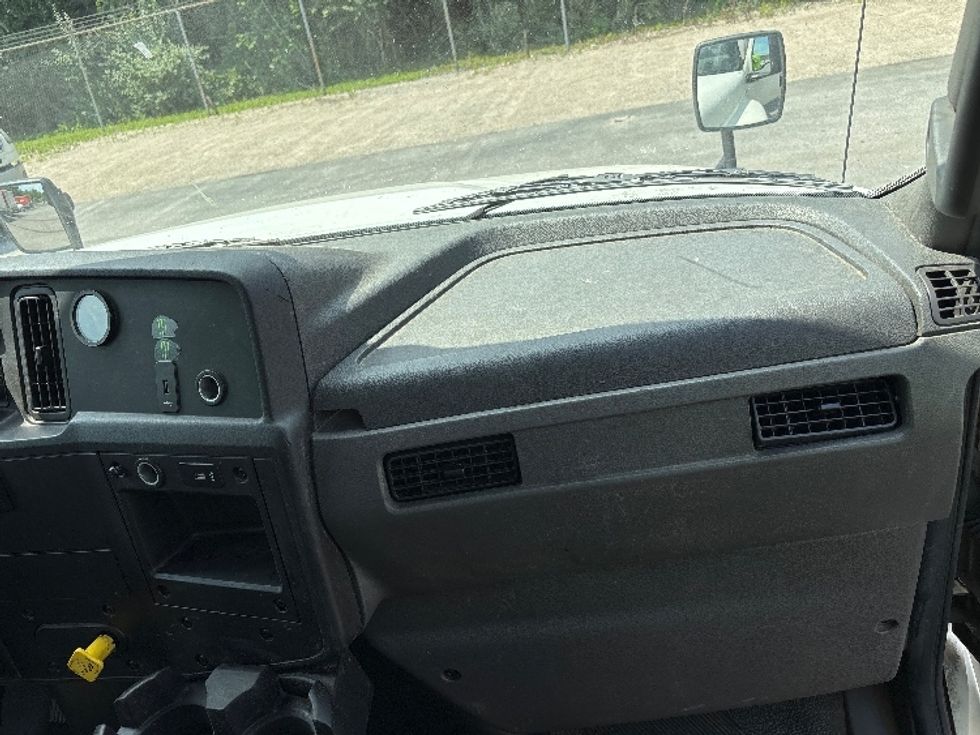 Medium Duty Box Truck-Light and Medium Duty Trucks-International-2020-MV607-Perrysburg-OH-138,921\n\t\tmiles-$ 51,000 - Image 21