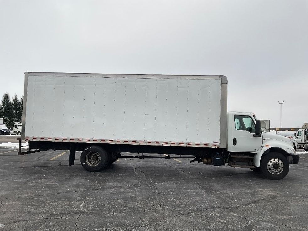 Medium Duty Box Truck-Light and Medium Duty Trucks-International-2020-MV607-Perrysburg-OH-215,472\n\t\tmiles-$ 40,250 - Image 10