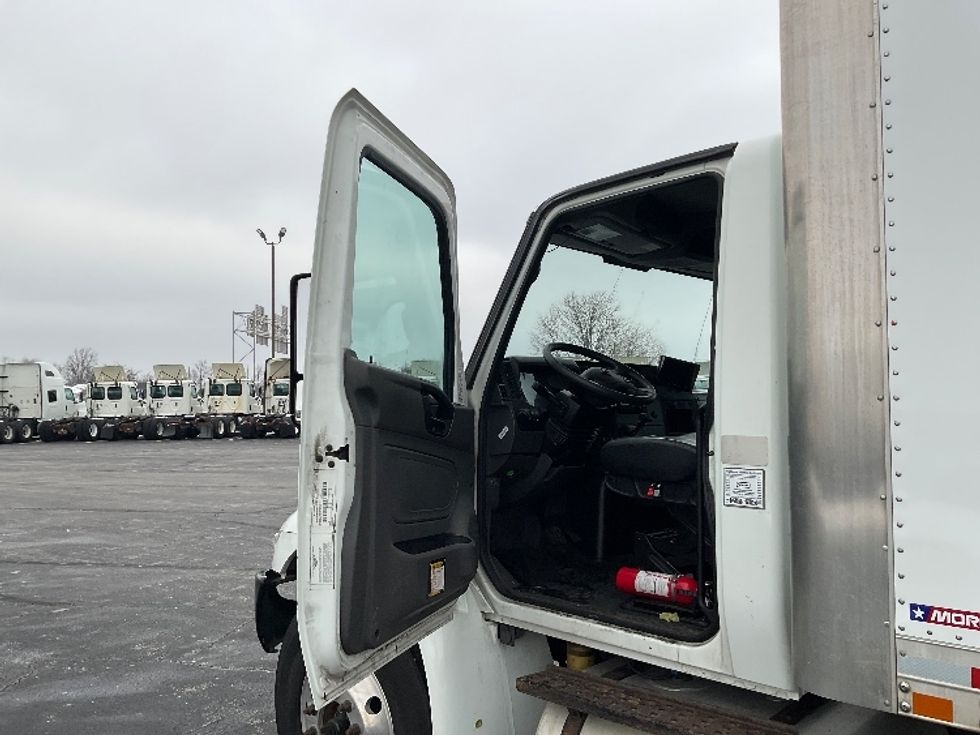Medium Duty Box Truck-Light and Medium Duty Trucks-International-2020-MV607-Perrysburg-OH-215,472\n\t\tmiles-$ 40,250 - Image 11